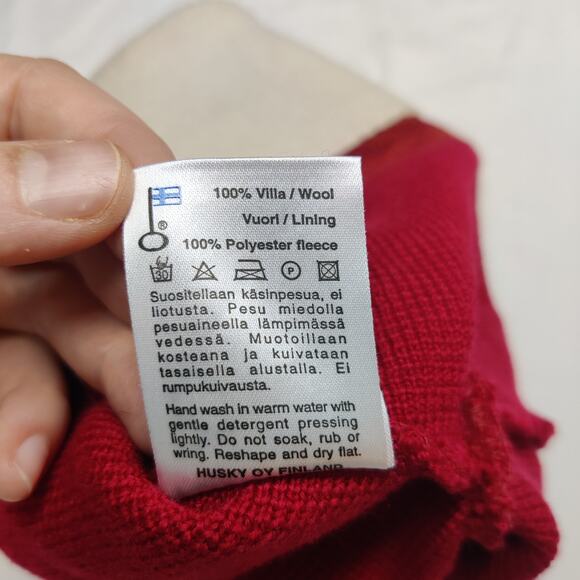 Vtg Husky 3 peak Pom Pom Red Snowflake Fair Isle Ski Hat Beanie Made in Finland - Picture 6 of 8